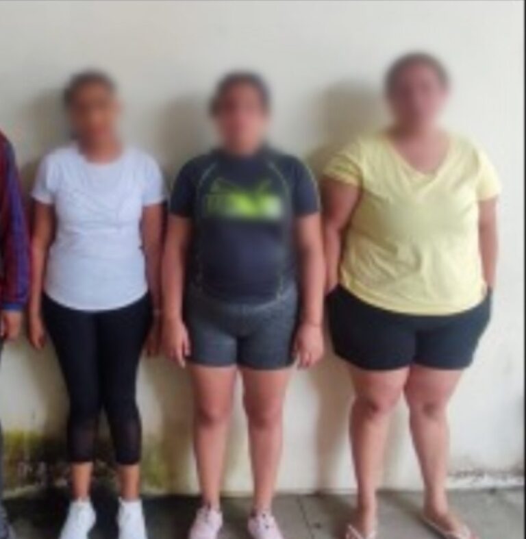 En Manabí tres presuntas extorsionadoras aprehendidas