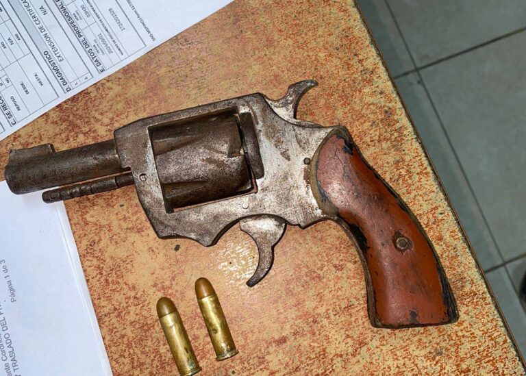 Policía Nacional captura a dos sujetos armados en Quinindé