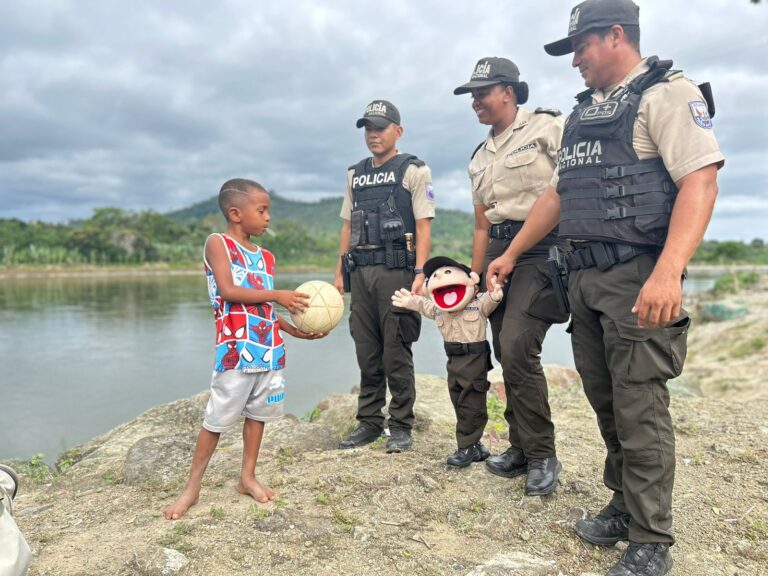 Policía da inicio a proyecto comunitario “Ayudando a tu vecino”