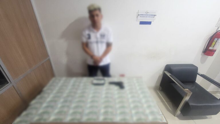 Sujeto aprehendido por evasión de control policial y posesión de arma de fuego
