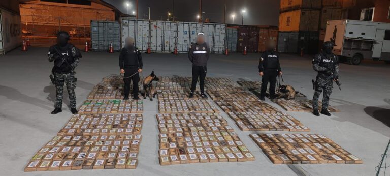 Más de una tonelada de clorhidrato de cocaína decomisado en Guayaquil