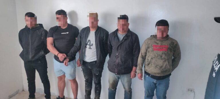 Oportuna acción policial permitió la aprehensión en flagrancia de cinco ciudadanos por el presunto delito de robo a personas a mano armada