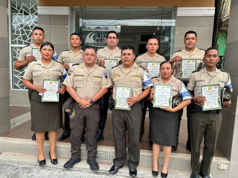 Operadores Turísticos de Esmeraldas reconocieron el trabajo de 17 servidores policiales