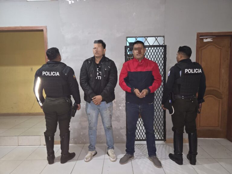 Policía evita contrabando de combustible y detiene en flagrancia a dos ciudadanos