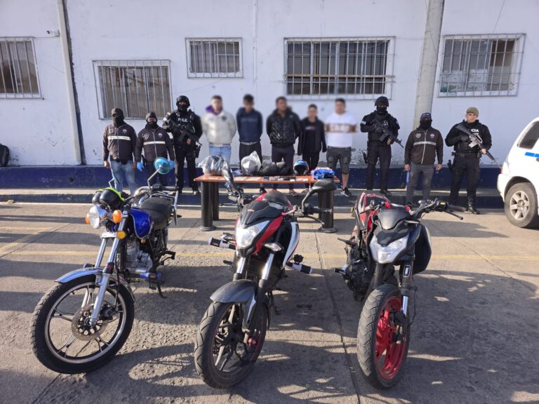 Policía aprehendió a cinco presuntos implicados en el tráfico de drogas en Azogues