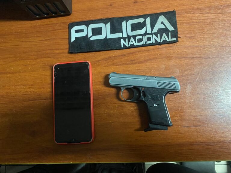 Sorprenden a adolescente extranjero portando arma de fuego