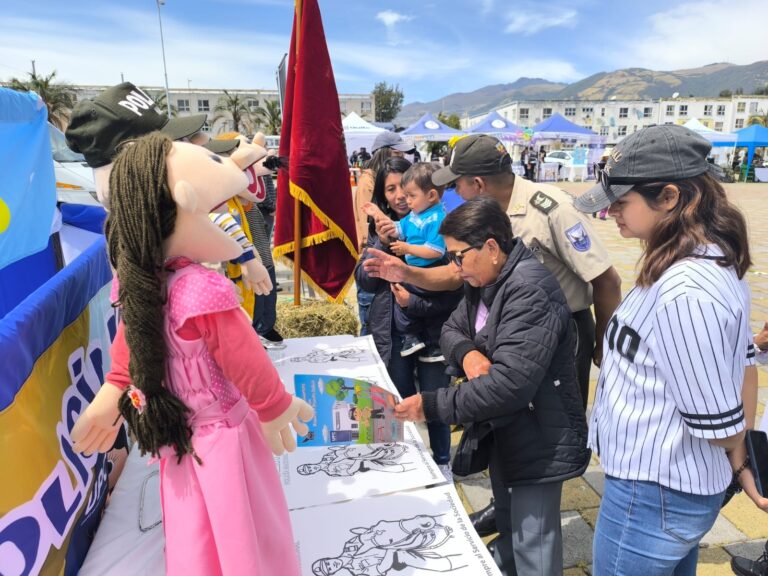 Lanzamiento de la revista cómic “Conoce tus derechos y obligaciones con Paquito Policía»