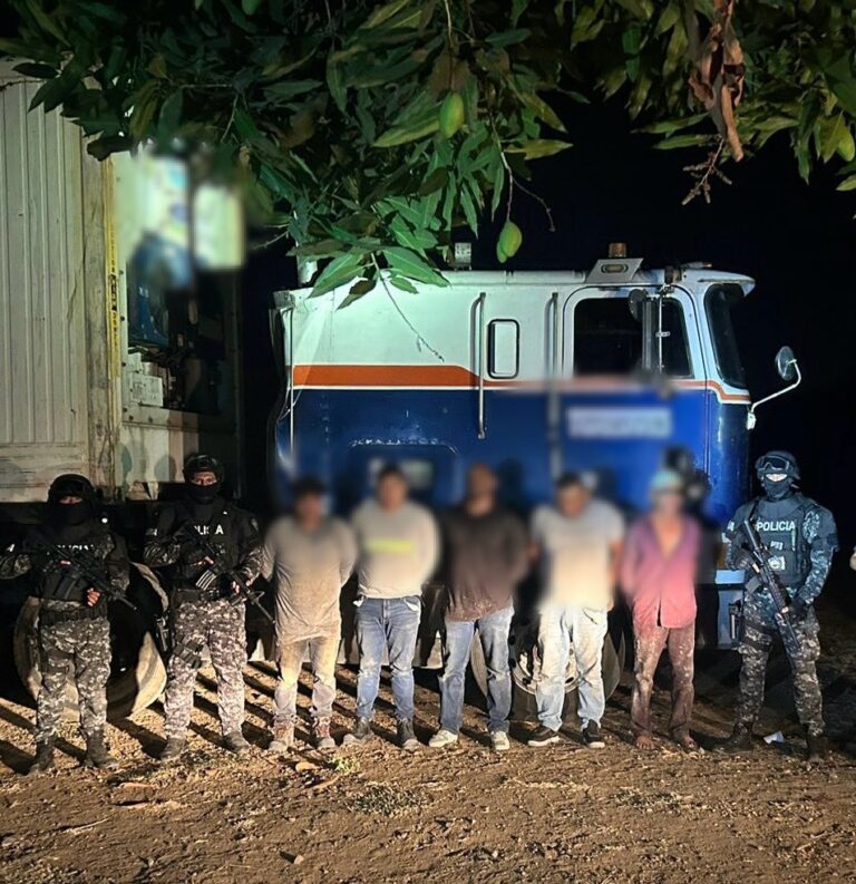 Policía incautó 80 bloque de droga y aprehendió a cinco presuntos implicados