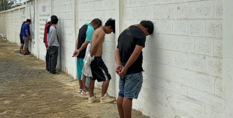 En Santa Elena 08 ciudadanos aprehendidos, entre ellos un adolescente, por diferentes delitos 
