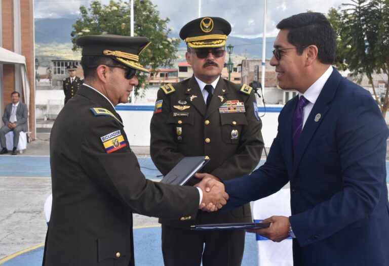 Policía Nacional y UNACH firman convenio para fortalecer la seguridad ciudadana en Chimborazo