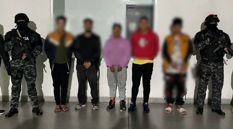Policía capturó a cinco sujetos presuntos extorsionadores en Quito