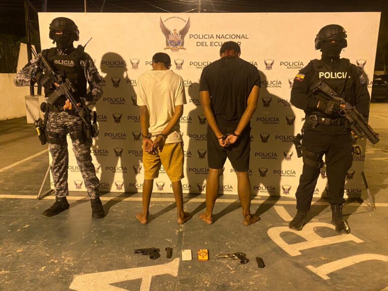En Esmeraldas, dos menores aislados presuntos implicados en los delitos de robo y porte ilegal de armas
