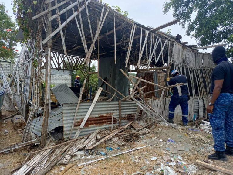 Operativo permite recuperar espacios públicos en el Guasmo Sur de Guayaquil
