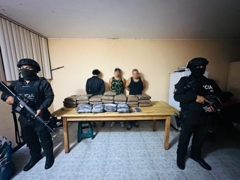 En Quinindé, se incautó 51 paquetes que contenían más de 48 mil gramos de marihuana
