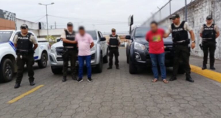 Policía capturó a dos ciudadanos y recuperó dos vehículos en Los Ríos