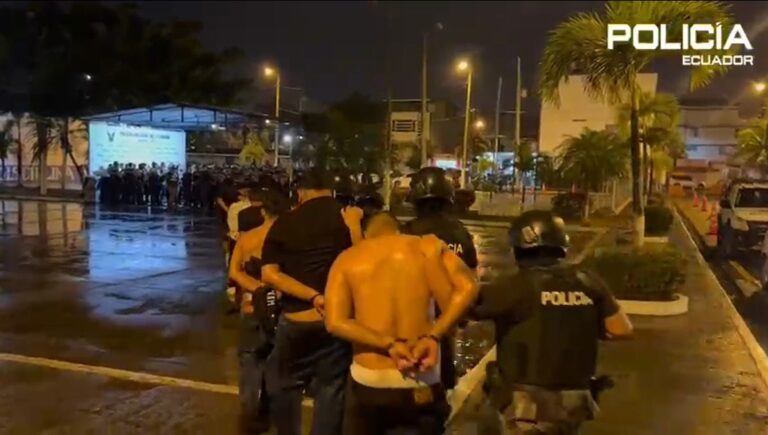 Operativo policial dejó ocho aprehendidos y varias armas de fuego decomisadas en El Oro