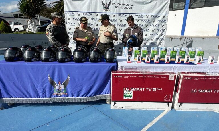 En la Zona 1 reciben equipo tecnológico en donación