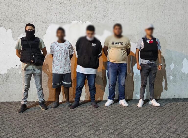 Policía aprehende a 3 presuntos extorsionadores en Guayaquil