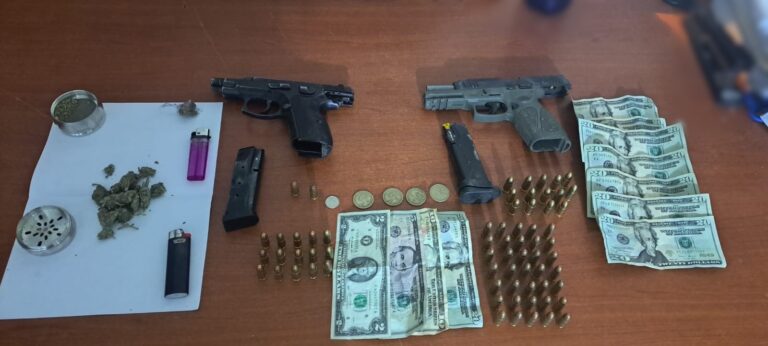 Dos sujetos, presuntos integrantes del GAO ‘Los Águilas’ fueron aprehendidos por tenencia y porte de armas de fuego.