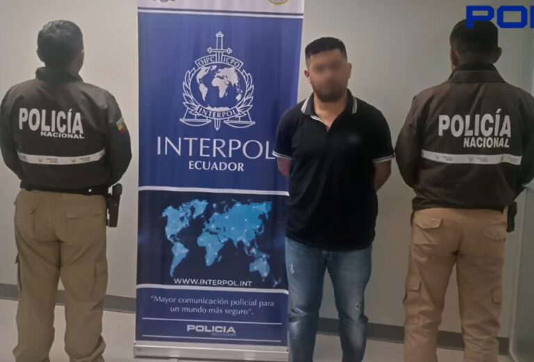 Extradición de un ciudadano con notificación Roja de Interpol