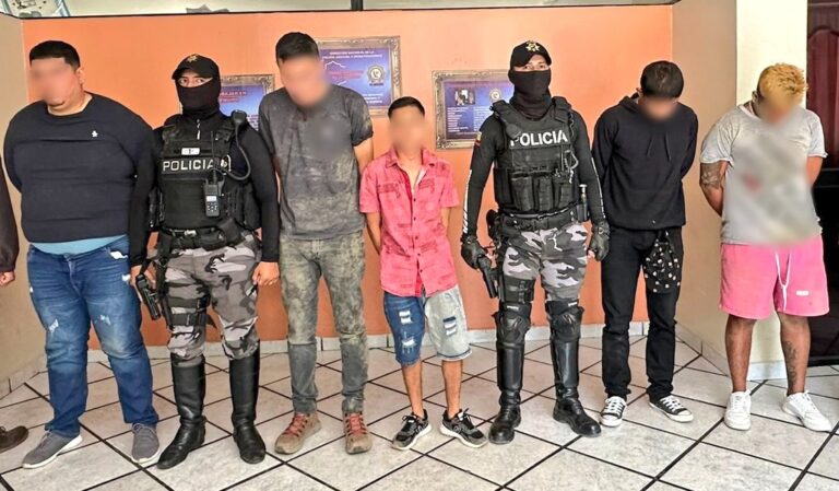 5 antisociales aprehendidos por el delito de asalto y robo a un ciudadano
