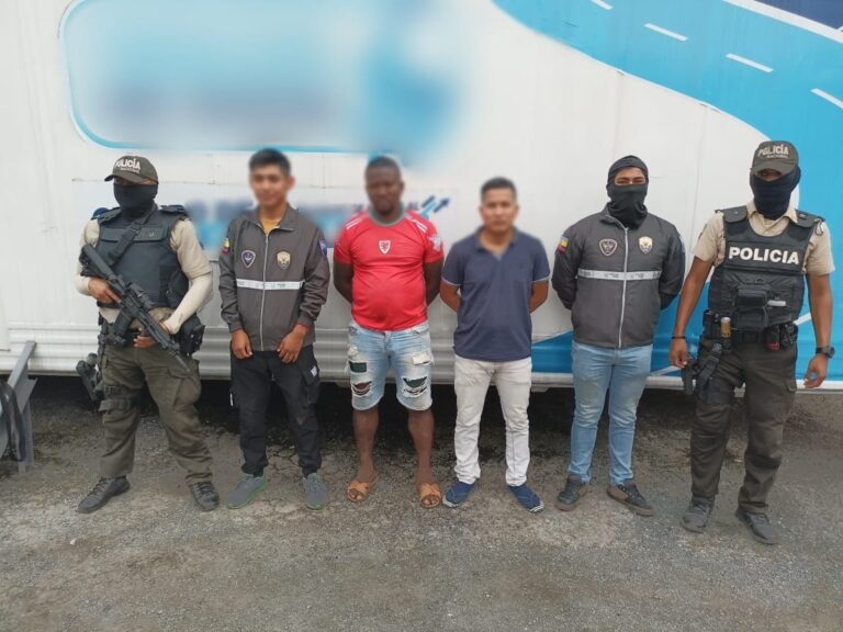 Aprehensión de dos ciudadanos por tráfico ilícito de sustancias sujetas a fiscalización en Guayas