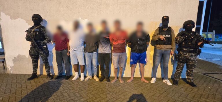 Policía aprehende a seis presuntos extorsionadores en Guayaquil