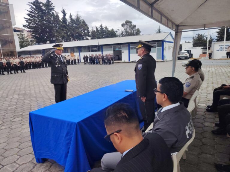 Nuevo Jefe del Distrito Loja asume funciones y se reconoce a policías destacados