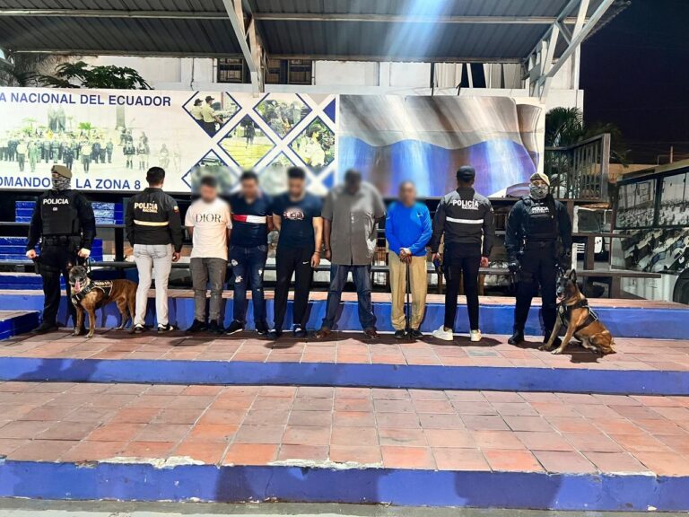 Policía incauta 18 bloques de cocaína en el aeropuerto de Guayaquil