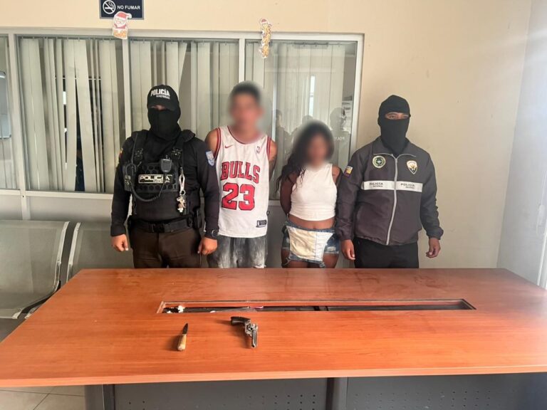 Policía aprehende a presuntos asaltantes y extorsionadores de buses urbanos en Guayaquil