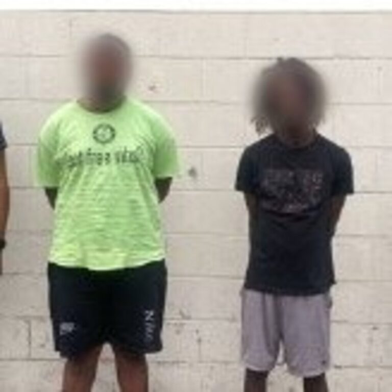 En Guayaquil, dos aprehendidos por extorsionar a un comerciante