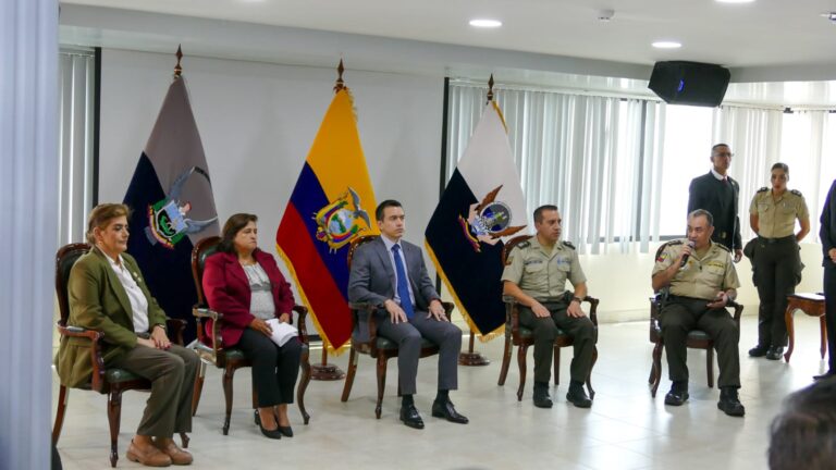 El Instituto de Seguridad Social de la Policía Nacional recibe al Presidente Daniel Noboa
