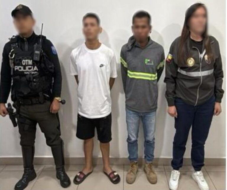 Policía detiene a dos sujetos presuntos implicados en un asesinato en Guayaquil