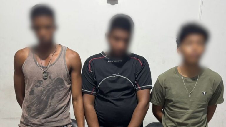 Tres ciudadanos aprehendidos por el delito de robo a un local comercial en Santo Domingo