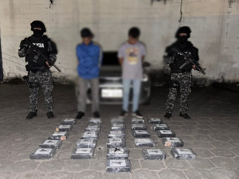 Policía decomisa 200 mil dosis de cocaína en Esmeraldas