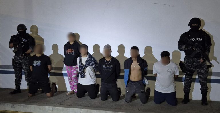 6 sujetos capturados presuntos integrantes del GAO “Los Choneros”, en Manabí