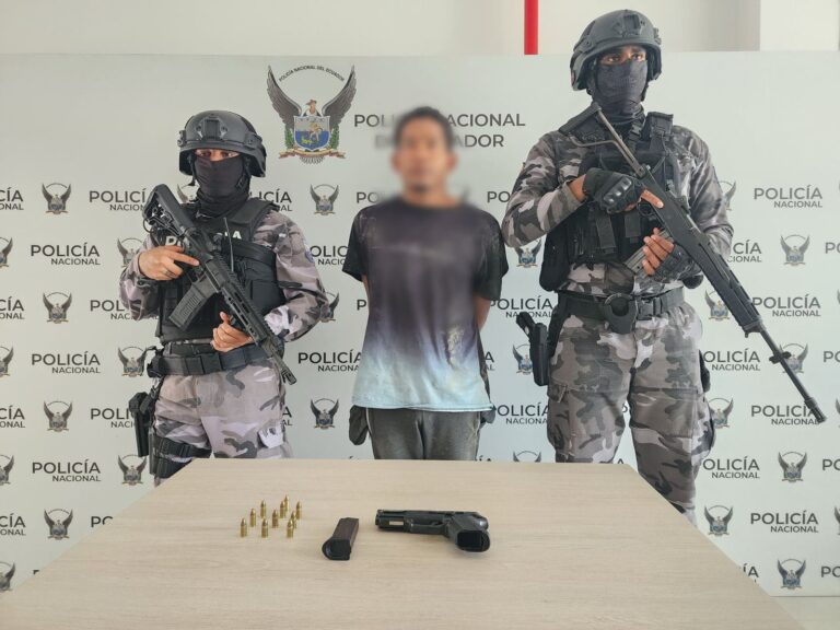 Aprehendido por porte ilegal de arma de fuego en Atacames