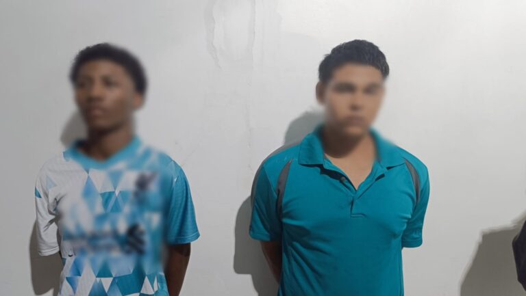 Dos sujetos capturados por el delito de extorsión en Esmeraldas
