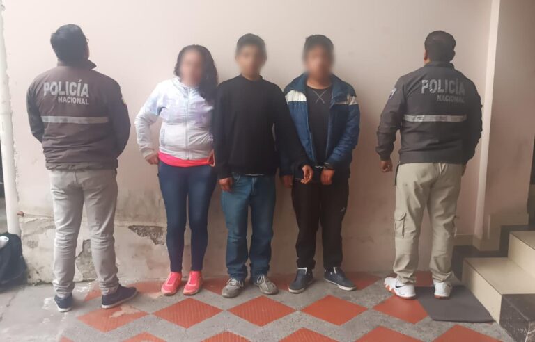 Aprehensión de tres personas por robo en Carchi