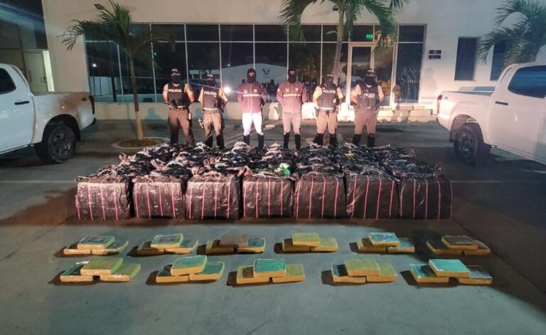 Policía decomisa alrededor de dos toneladas de cocaína