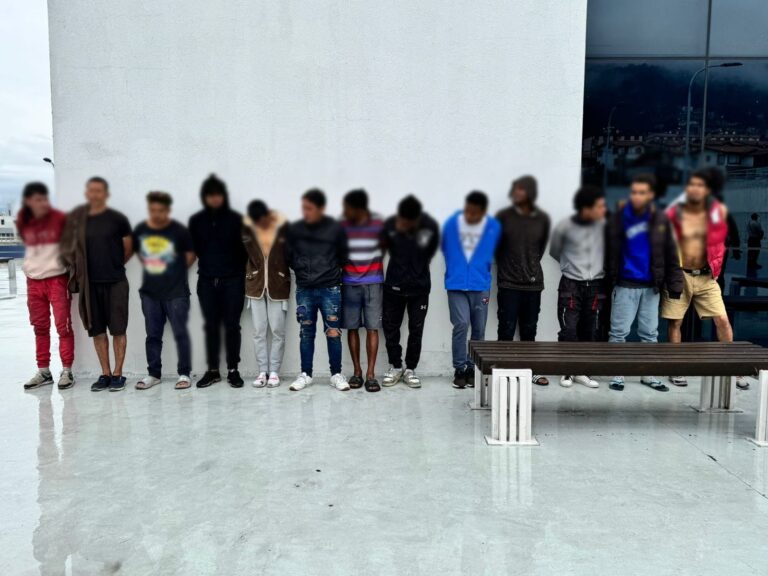 En Quito, contundente operativo permitió la aprehensión de 13 sospechosos de varios delitos