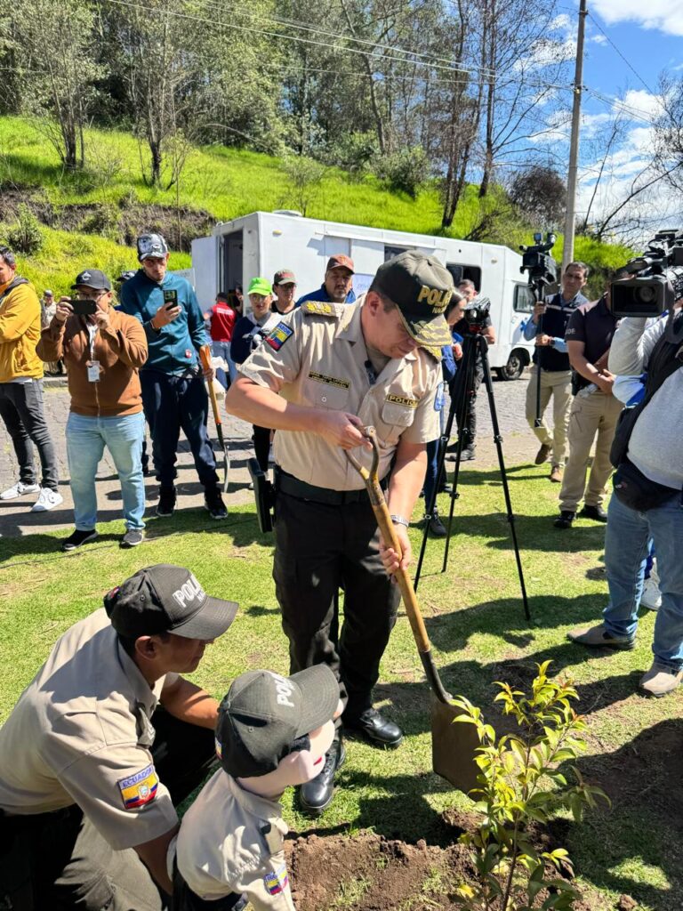 Dos mil árboles serán sembrados en El Panecillo como parte del proyecto “Paquito Sembrando Vidas”