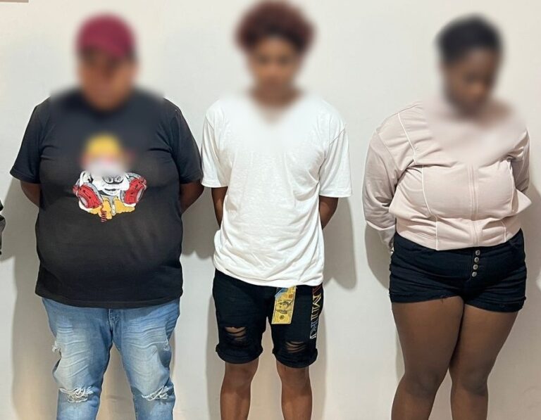 Policía capturó a tres presuntos implicados en un robo a una farmacia