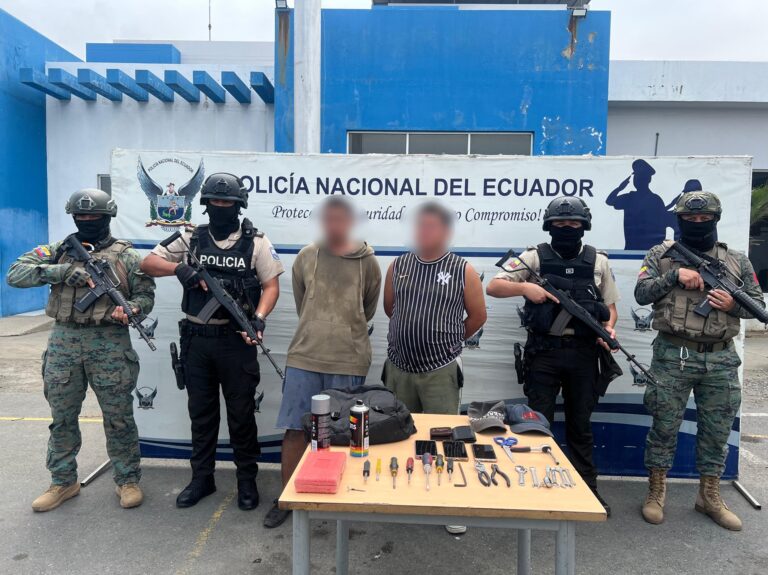 Bloque de Seguridad captura a dos presuntos ladrones de carros en Durán