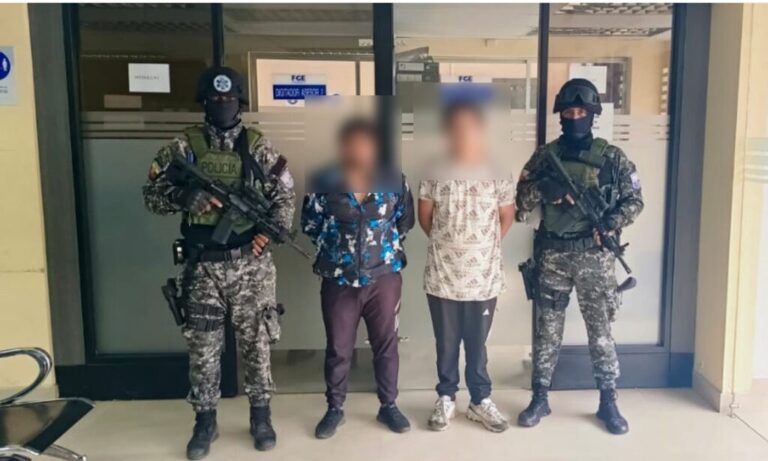 Policía incautó mil galones de combustible ilegal y aprehendió a dos implicados de este delito