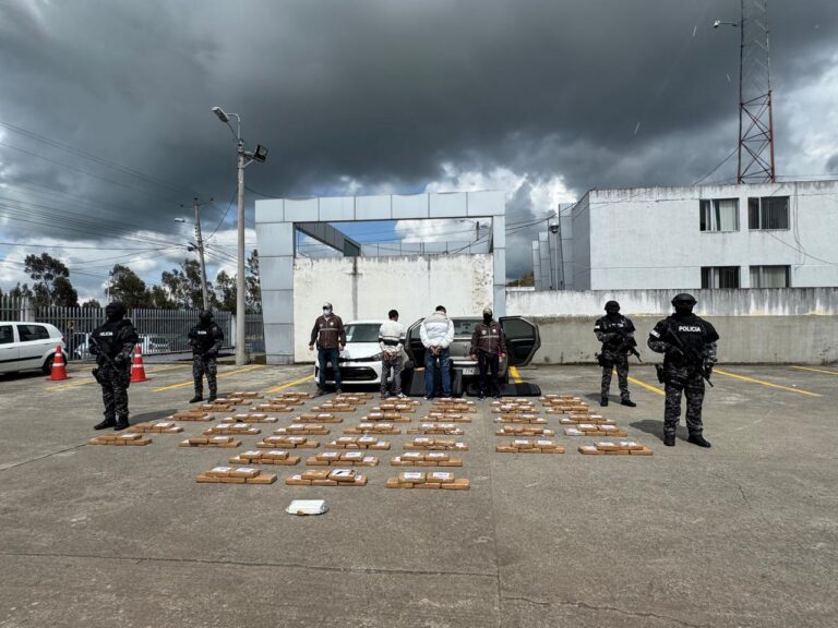 Policía retira del mercado ilegal más de 2 millones de dosis de cocaína