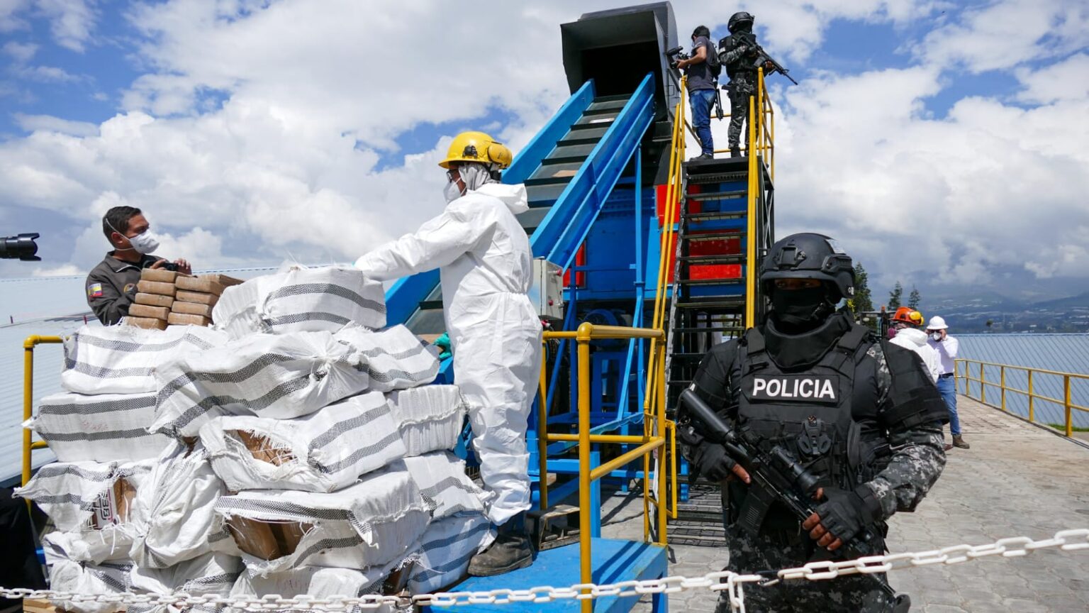 Más de 302 toneladas de droga incautada en el 2024 fueron destruidas ...