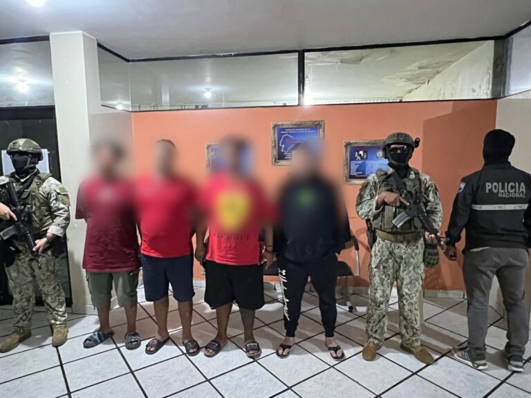 4 aprehendidos en Crucita tras intervención del Bloque de Seguridad