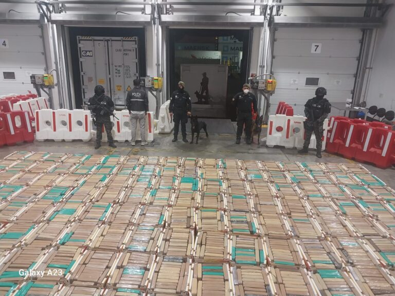 Operativo policial permite la incautación de 2488 bloques de cocaína con destino a Alemania