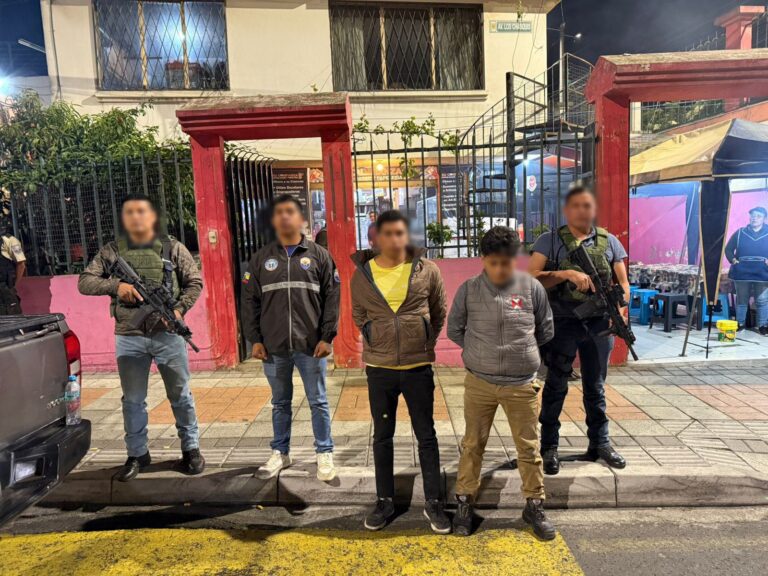 Policía capturó a dos sujetos por el delito de extorsión en Tungurahua